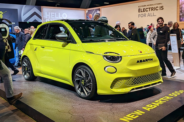 Neuer Abarth 500e Scorpionissima Acid Green