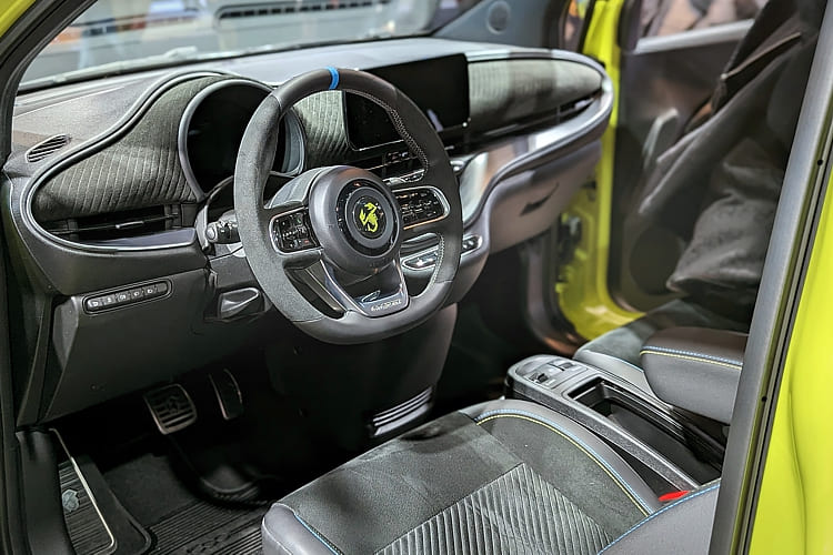 Abarth 500e Scorpionissima Interieur
