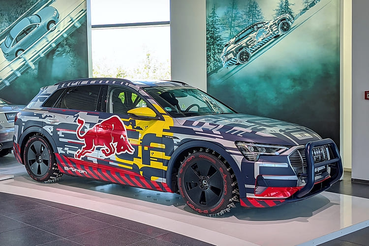 Ende Januar 2019 erklom Mattias Ekström mit diesem Audi e-tron S die legendäre Mausefalle der Streif. Mit 85 Prozent Steigung ist dies der steilste Teil der legendären Skirennstrecke oberhalb von Kitzbühel in Österreich.