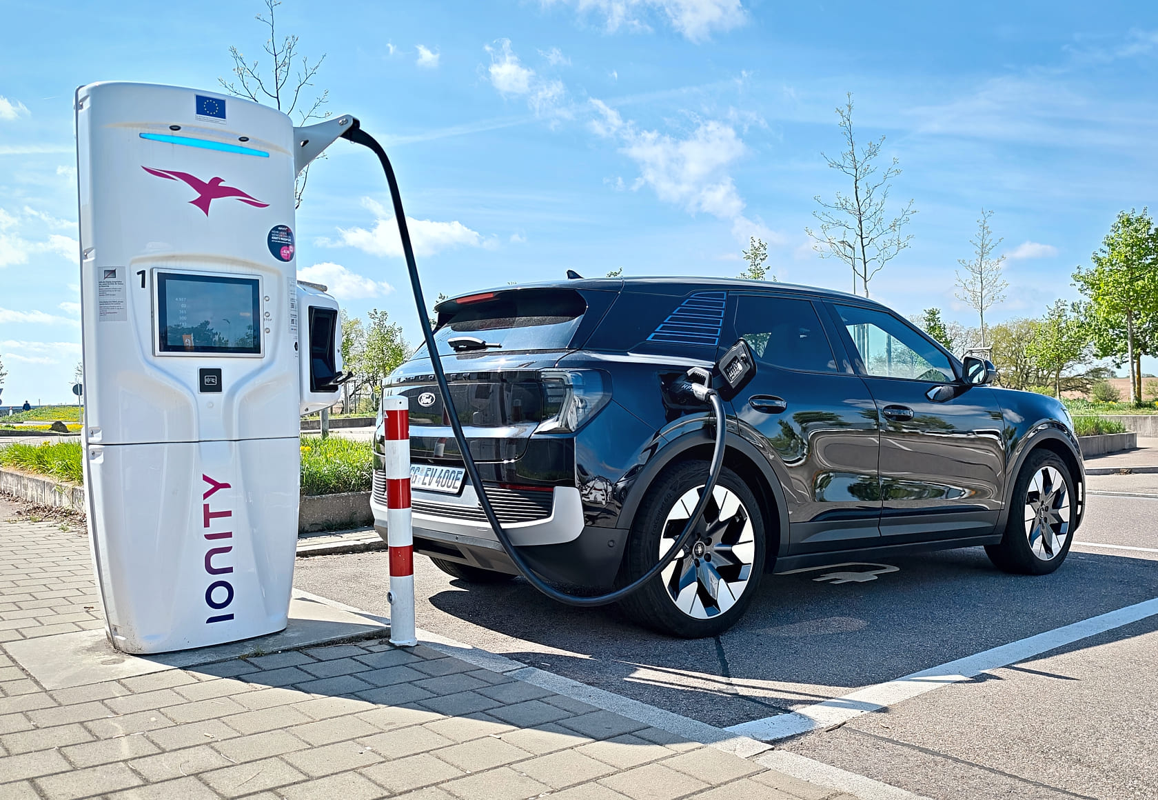 Ford Explorer EV Laden mit 185 kW bei IONITY