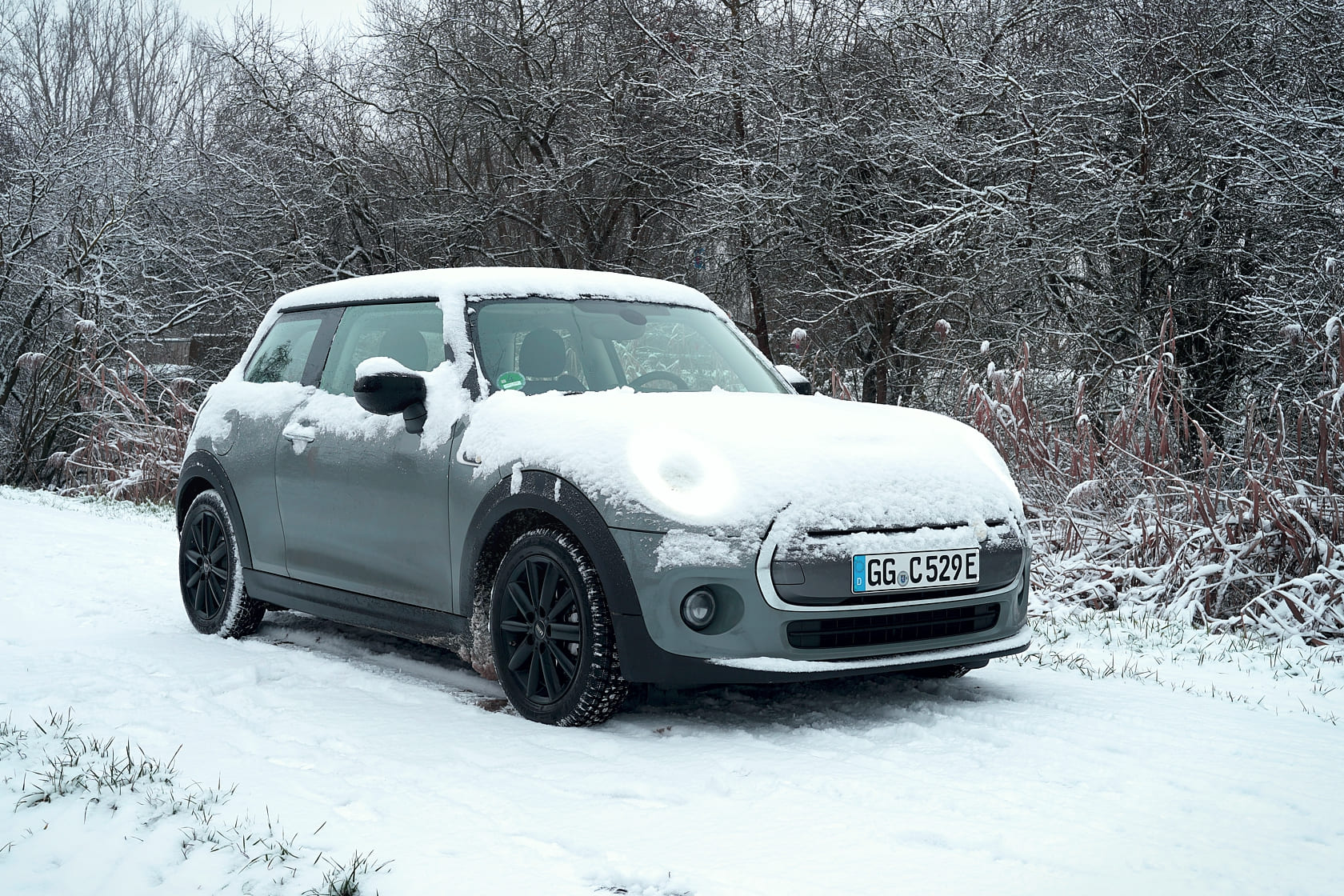 MINI Cooper SE im Winter