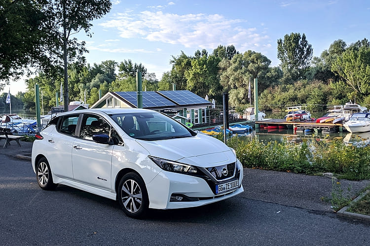 Nissan Leaf ZE1