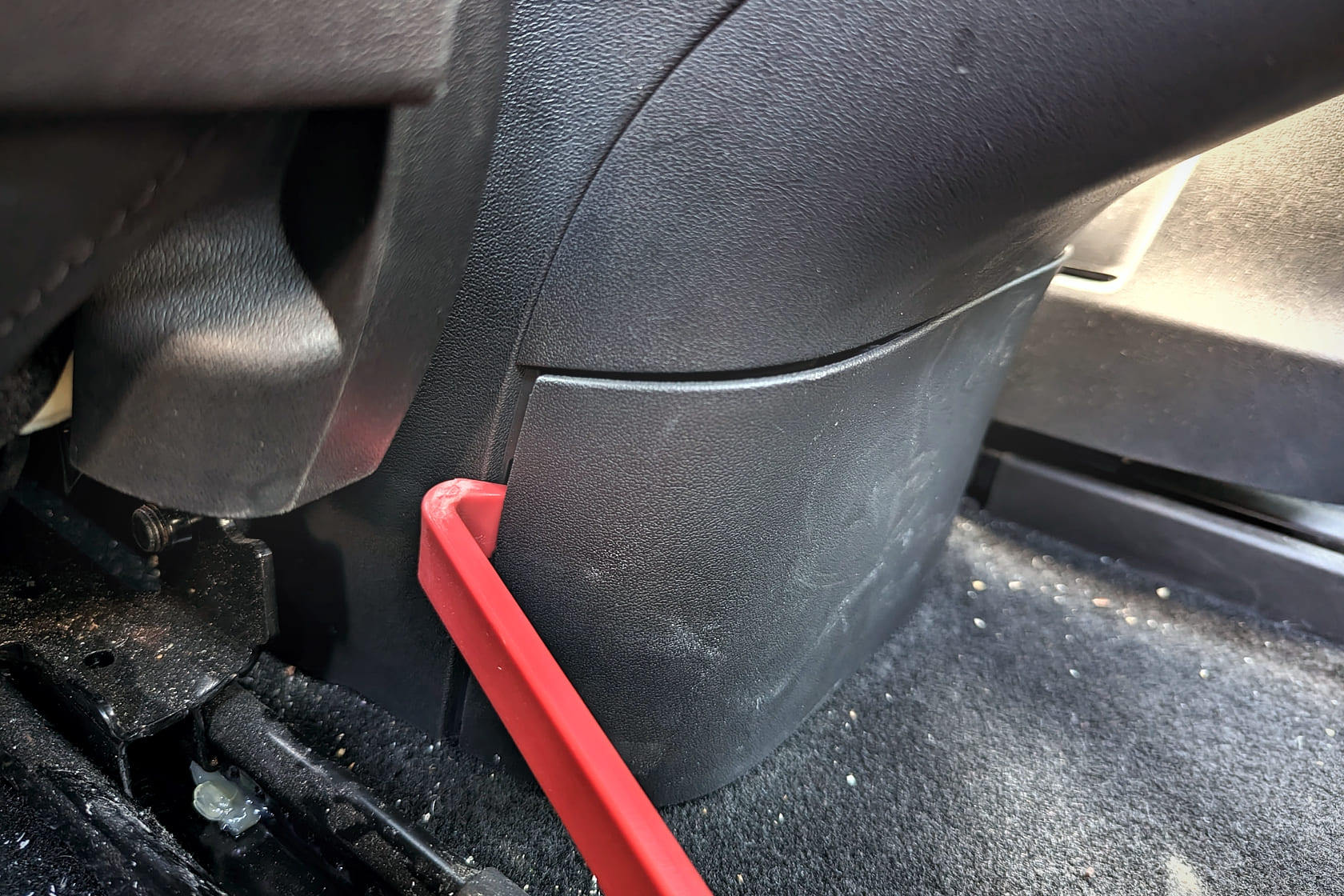 Abdeckung der Mittelkonsole entfernen