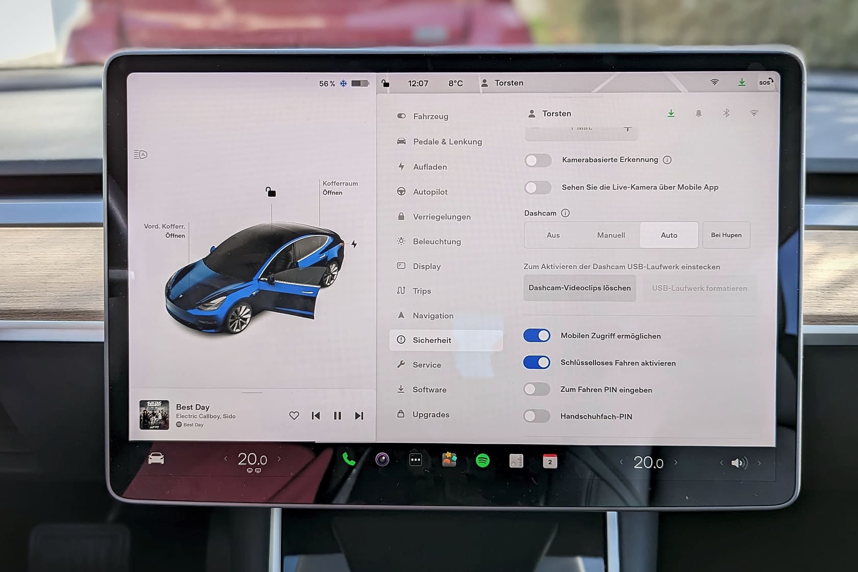 Tesla Model 3 mobiler Zugriff