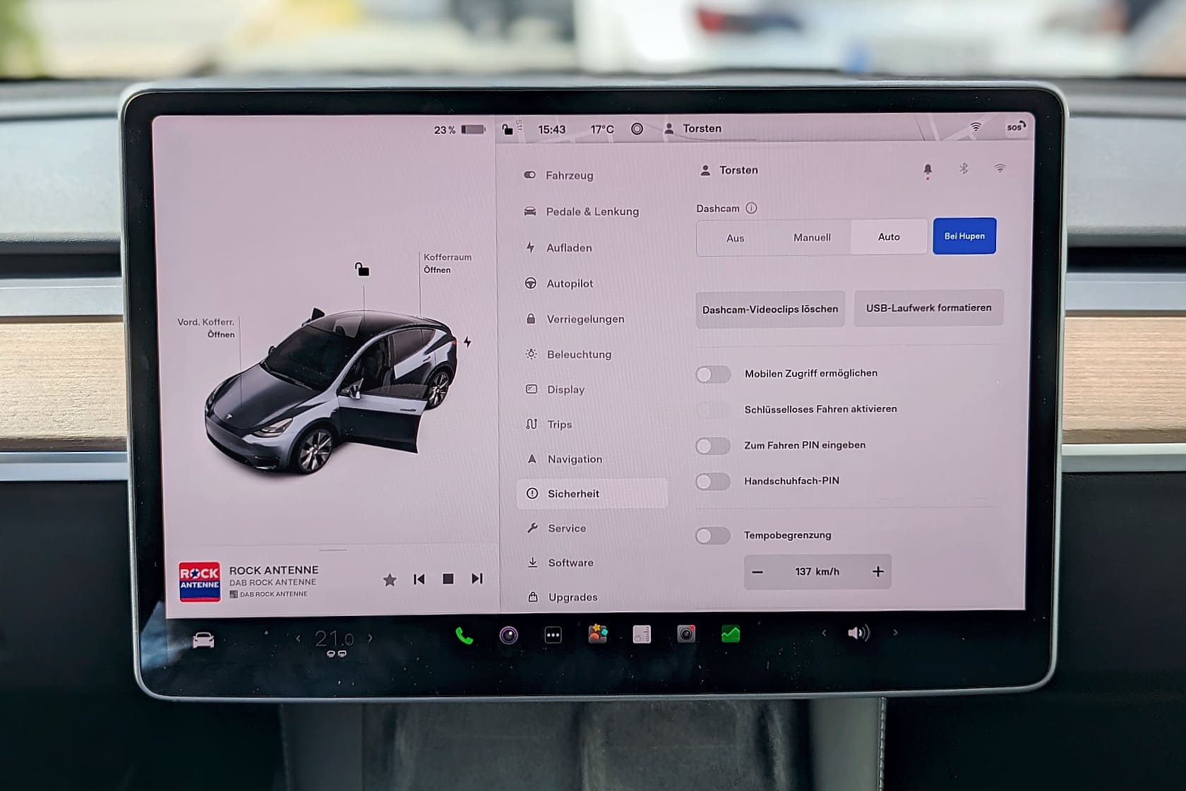 Tesla Model Y mobiler Zugriff