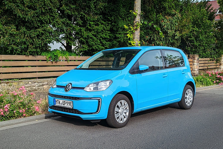 VW e-up! in der Farbe Teal Blue