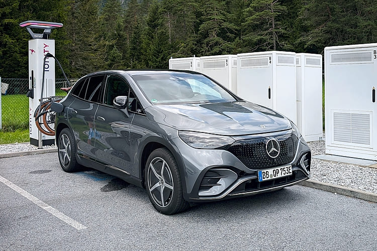 Mercedes EQE SUV