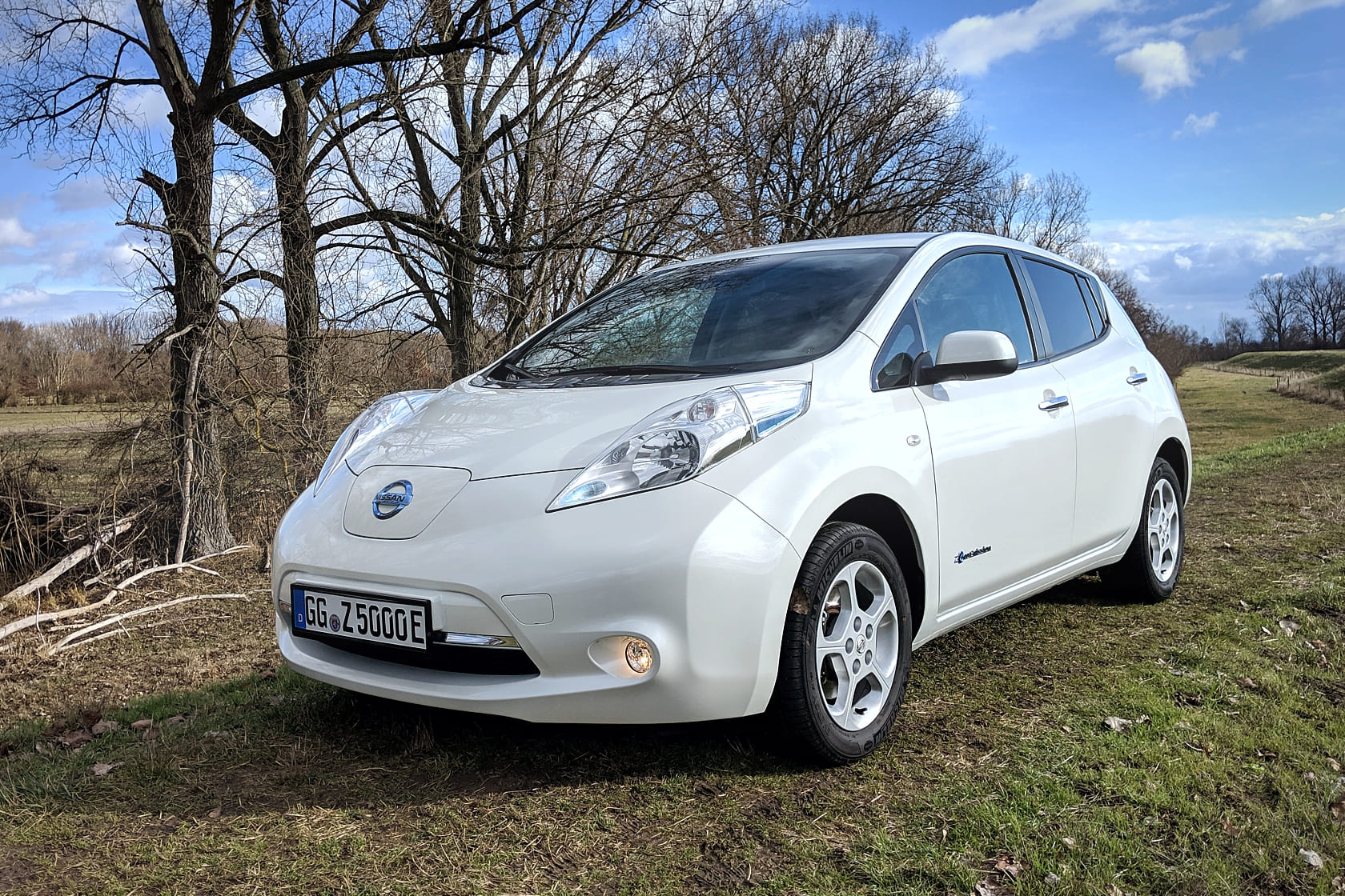 Nissan LEAF ZE1