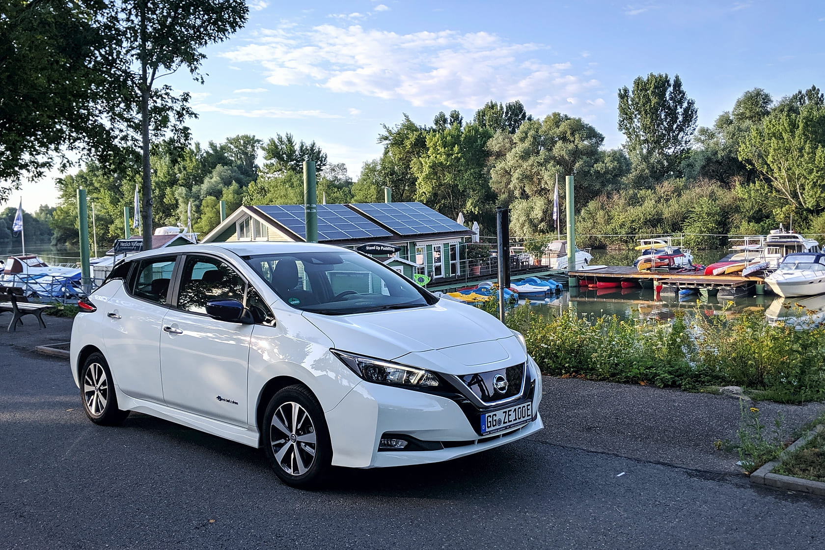 Nissan LEAF ZE1