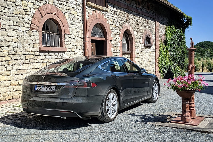 Tesla Model S 85